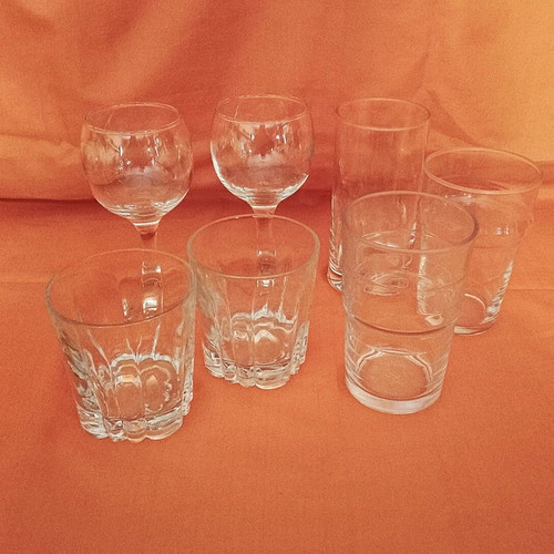 Set of 7 glasses like new for water, wine, and whiskey