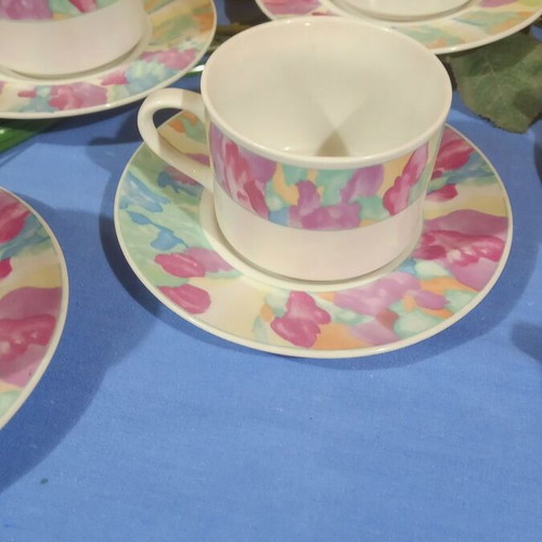 China tea set with 6 cups and saucers, creamer, sugar bowl, and teapot