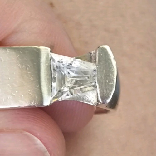Ασημένιο μασιφένιο δαχτυλίδι 925 με διάφανο quartz μεταχειρισμένο