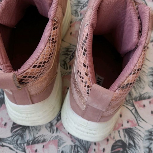 Pink athletic ankle boots like new, size 40 with snake print
