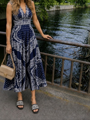 Sandro dress like new, FR 38, silk, white and blue