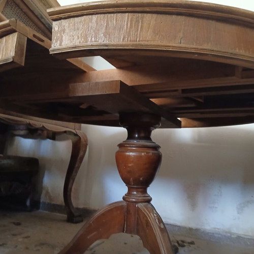 Round extendable coffee table used