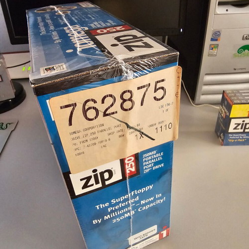 Iomega Zip 250 External Parallel Port Drive and 4 Pack Zip Disks brand new