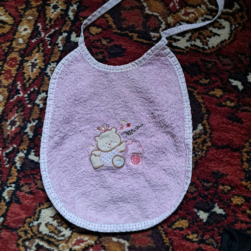 Ilis home bib like new, pink with teddy bear