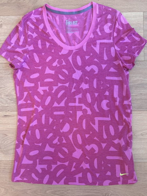 Nike Dri-FIT Futura Scramble SS T-Shirt Women’s Size M Pink like new