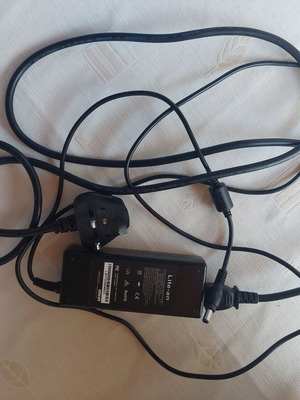 Φορτιστής Laptop Toshiba σαν καινούργιος με πρίζα Αγγλίας