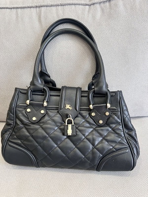 Burberry vintage τσάντα ώμου σαν καινούργιο, μαλακό γνήσιο δέρμα, μαύρη
