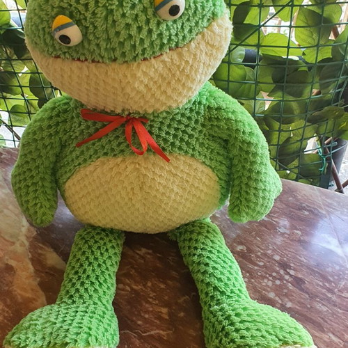 Frog plush toy like new