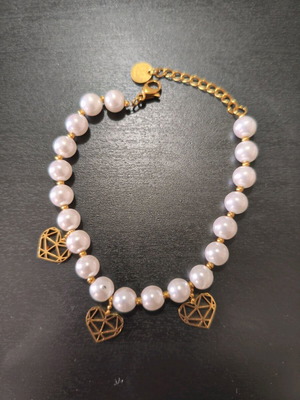 Bracelet with Pearls and Gold Hearts new, surgical steel