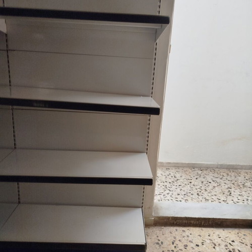 Shelf 4 positions used