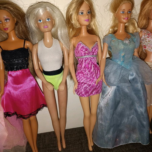 Lot of vintage dolls used with defects