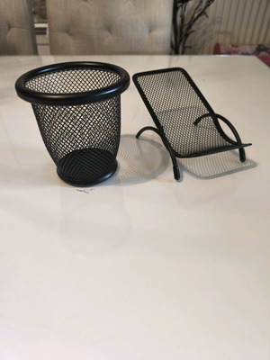 Metal pencil holder and phone stand like new in deck chair shape