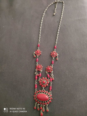 Beaded necklace like new, red