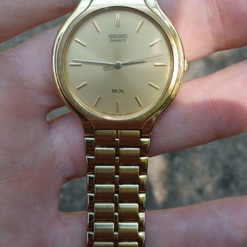 Seiko Quartz SX V701-6K00 wristwatch like new, missing strap clasp