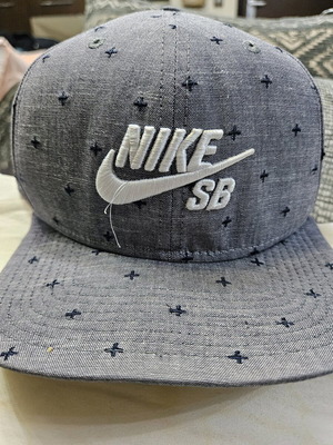 Καπέλο Nike ανδρικό σαν καινούργιο, γκρι με μεγάλο γείσο