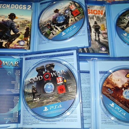 Ps4 games pack used with The Dwarves, God of War, Watchdogs, The Division