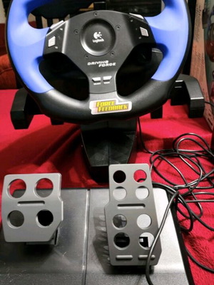 Logitech Driving Force Steering Wheel for PlayStation 2 like new
