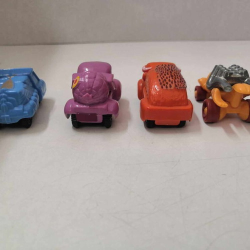 Small animal figures with wheels like new