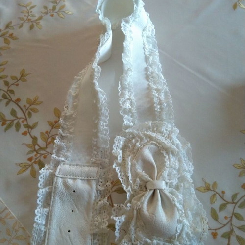 Women's belt with lace white like new