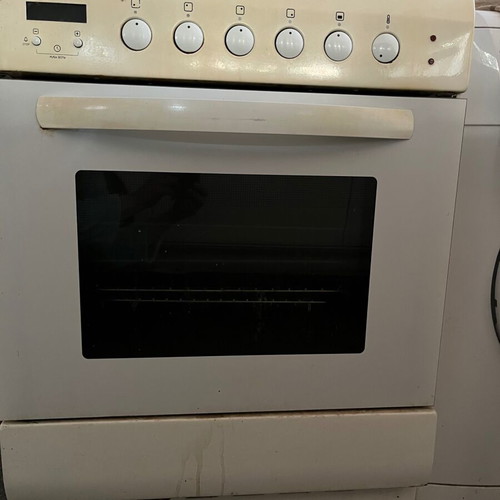 Davoline kitchen used, functional with oven and burners