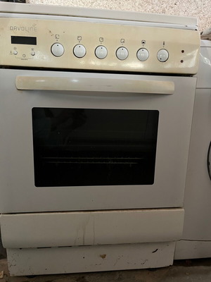 Davoline kitchen used, functional with oven and burners