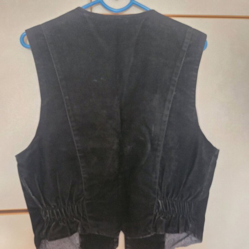 Prestige women's velvet sleeveless vest like new, black
