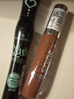 Essence μάσκαρα και lip gloss καινούργια