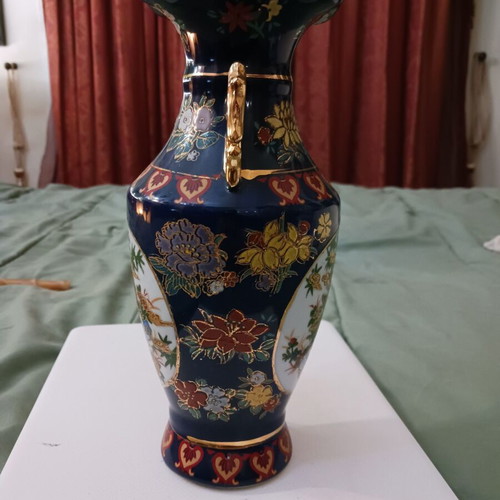 Vintage Chinese decorative vase 23cm like new