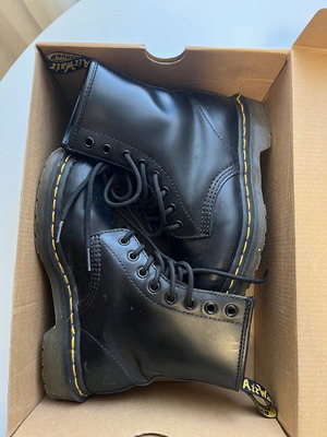 Dr Martens boots size 36 like new, black