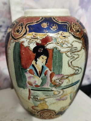 Satsuma handmade Chinese vase used