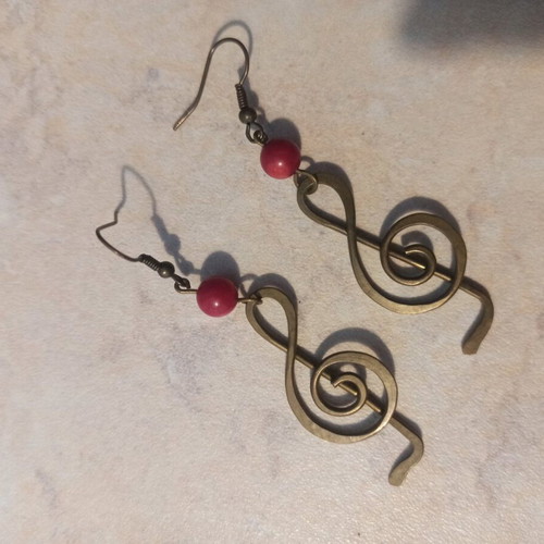 Treble clef earrings with burgundy stone new, handmade
