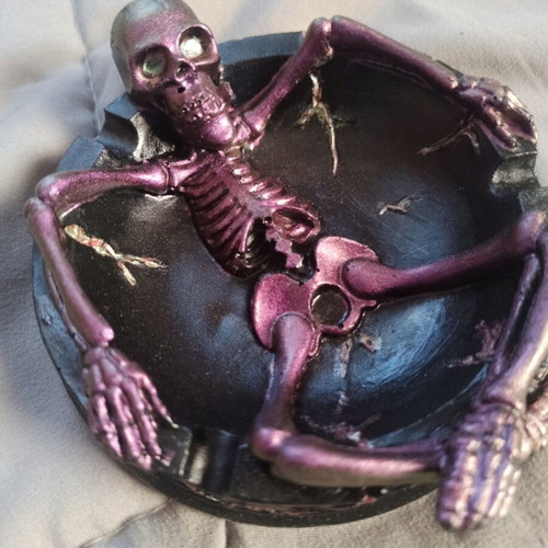 Decorative ashtray handmade from resin