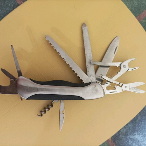 Heavy metal pocket multi-tool like new