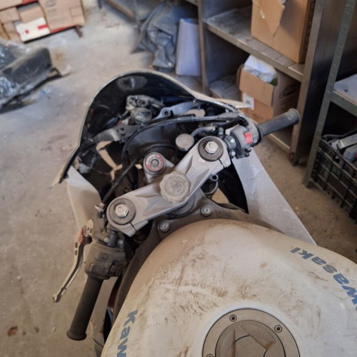 Kawasaki Ninja ZX-6R used with papers and key, front light broken