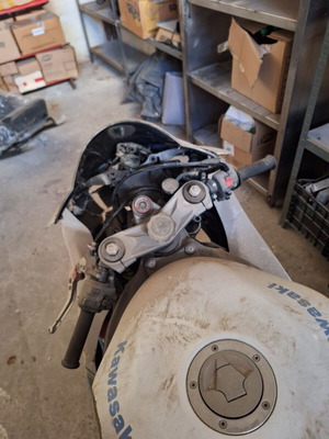 Kawasaki Ninja ZX-6R μεταχειρισμένη με χαρτιά και κλειδί, σπασμένο μπροστινό φως