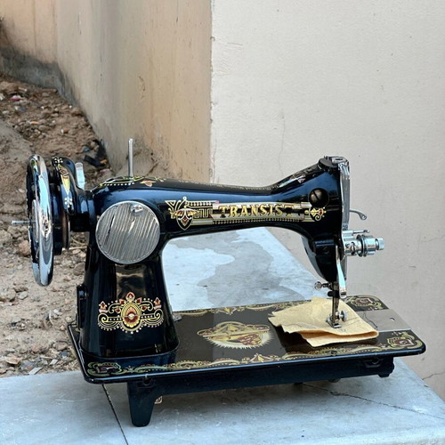 Transist DeLuxe manual sewing machine used, made in Japan