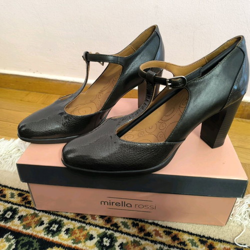Mirella Rossi Mary Jane style brown pumps size 39 new