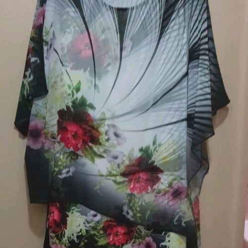 Asymmetric double tunic like new, size M-L, floral