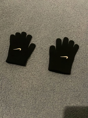 Nike children's gloves black like new