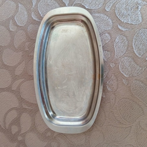 Small metal tray used, 22.5 cm length