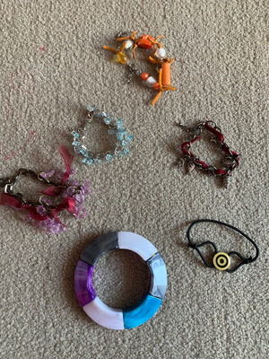 Bracelets set like new (faux bijoux)