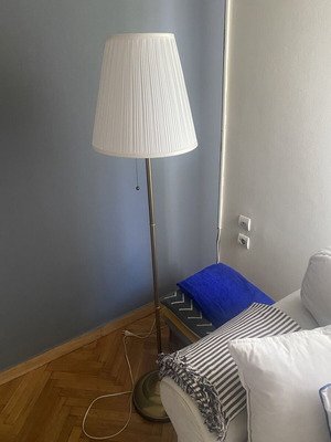 Arstid Ikea φωτιστικό δαπέδου μεταχειρισμένο με λεκέδες στο καπέλο
