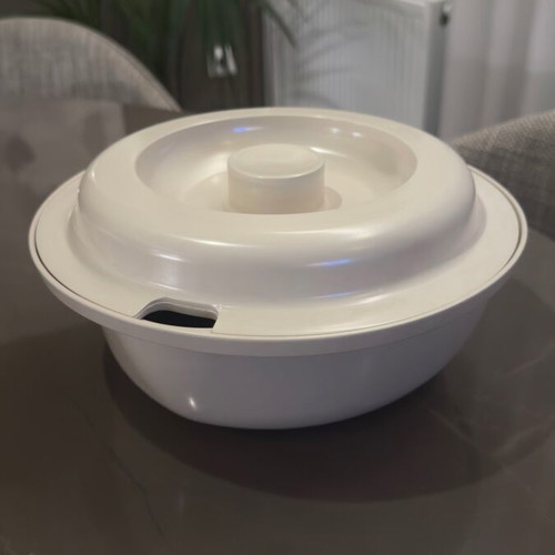 Tupperware Ultra 21 casserole like new, vintage almond color