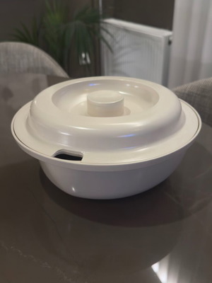 Tupperware Ultra 21 casserole like new, vintage almond color