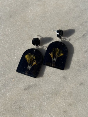 Handmade Black & Gold Arch Earrings with Natural Flowers new