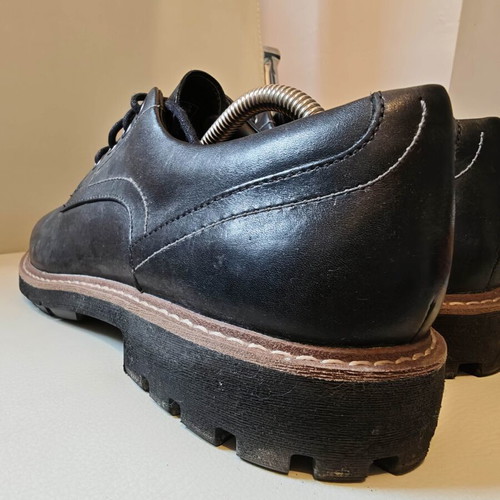 Clarks Batcombe Hall leather Derby shoes, size 41, black