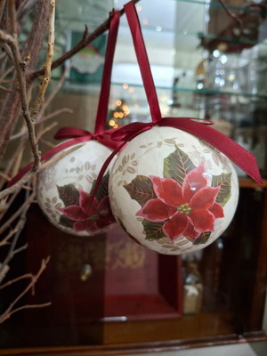 Christmas balls set of 12 white with poinsettia design