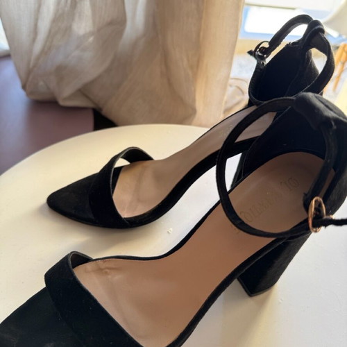 Women's sandals used, size 37, black