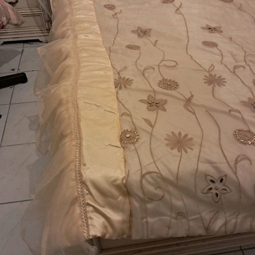 Bridal quilt super king with embroidery and silk organza new