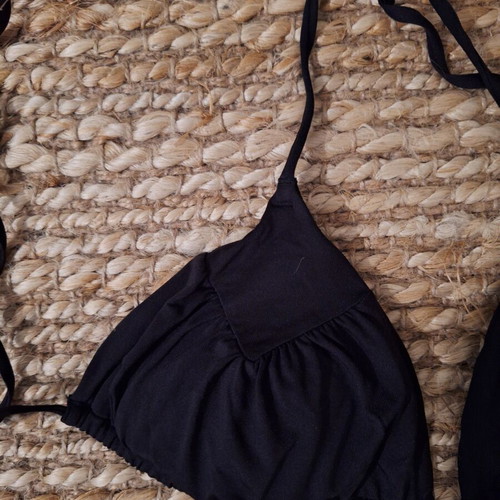 H&M Women's Bikini top with removable padding like new, black and multicolor